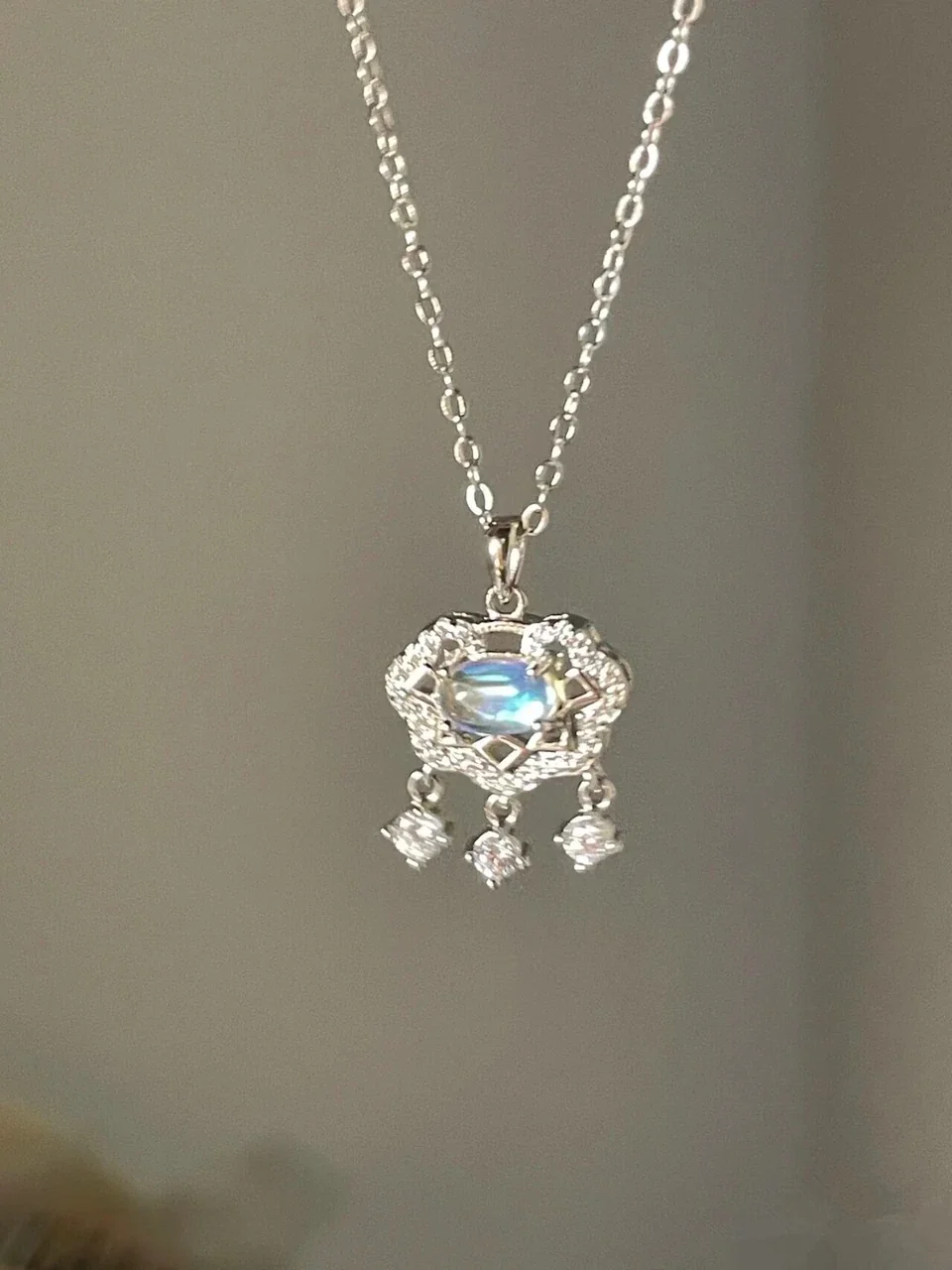 Ornate 925 Sterling Silver Lock Pendant Drop Necklace - Silver