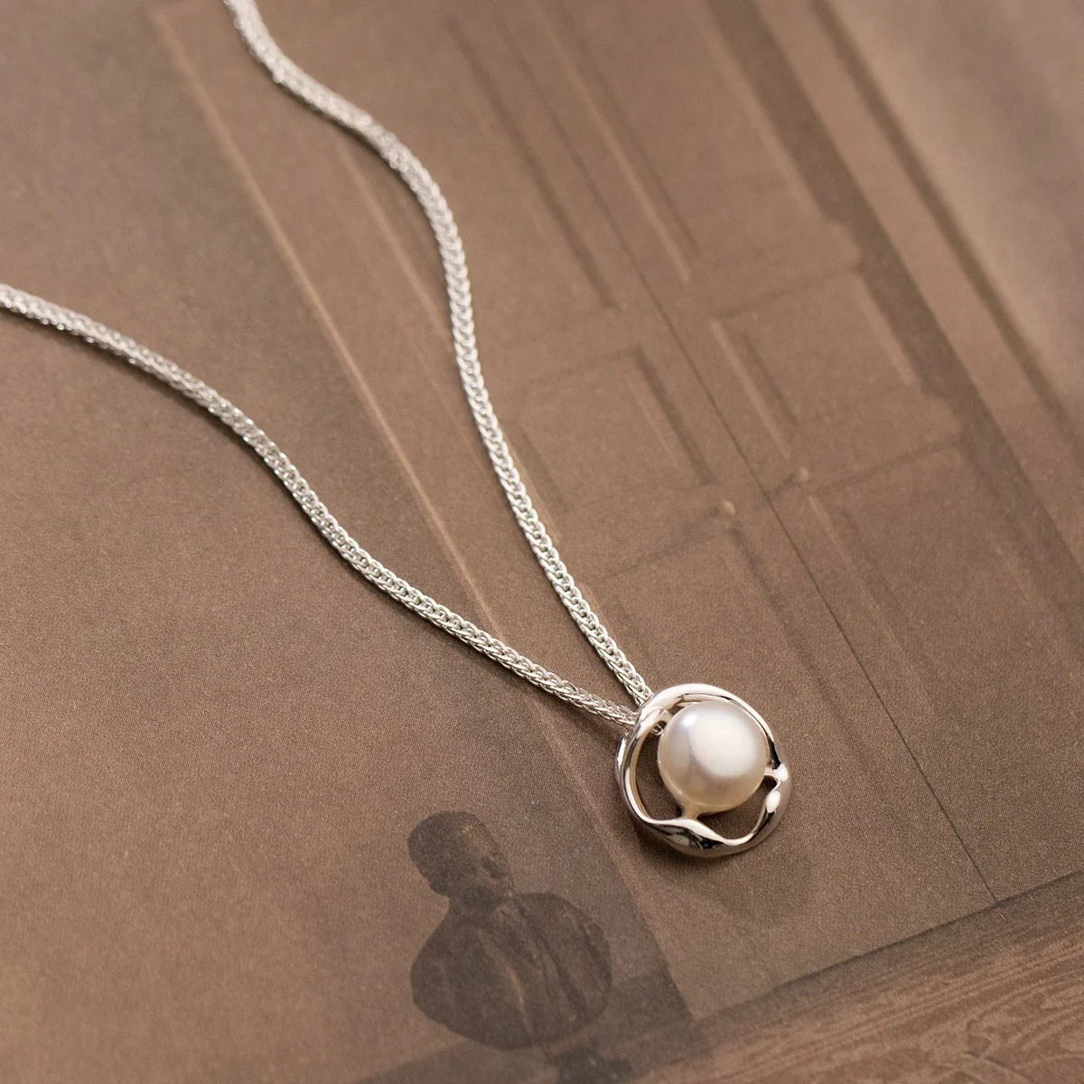 Fluid 925 Sterling Silver Pearl Wavy Frame Necklace