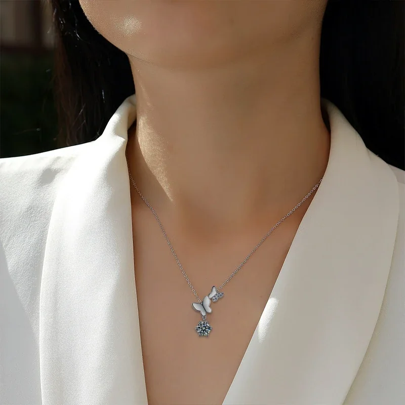 Graceful 925 Sterling Silver Triple Butterfly Round Pendant Necklace