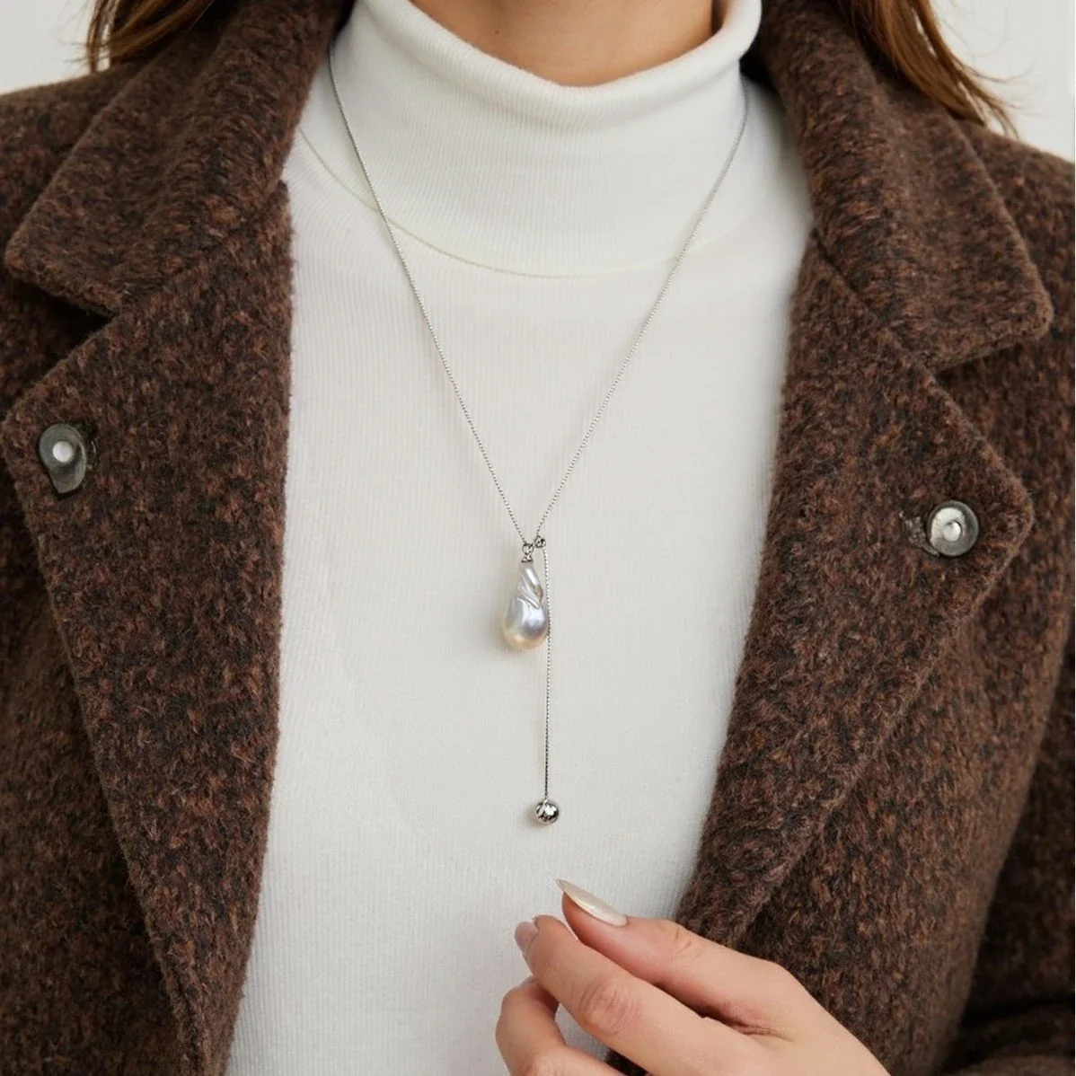 Fluid Silver-Plated Baroque Pearl Snake Chain Lariat Necklace