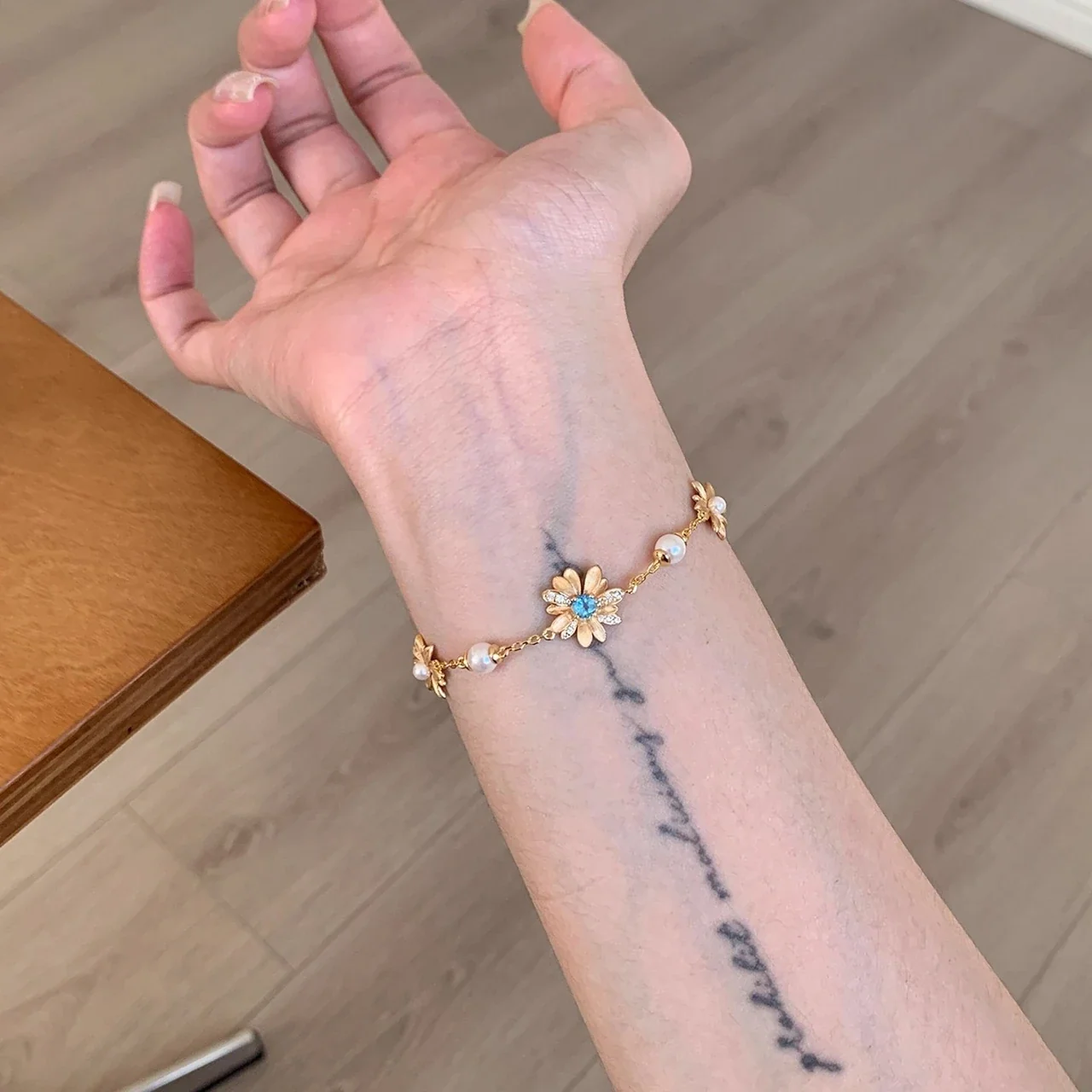 Delicate Gold-Plated Daisy Pearl Blue Crystal Bracelet
