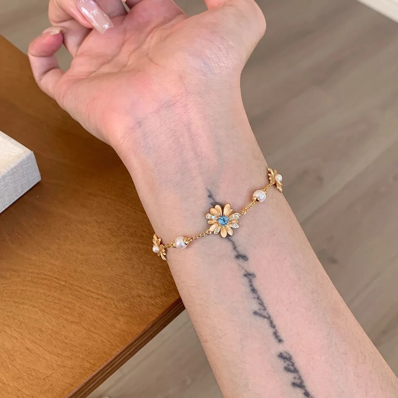 Delicate Gold-Plated Daisy Pearl Blue Crystal Bracelet