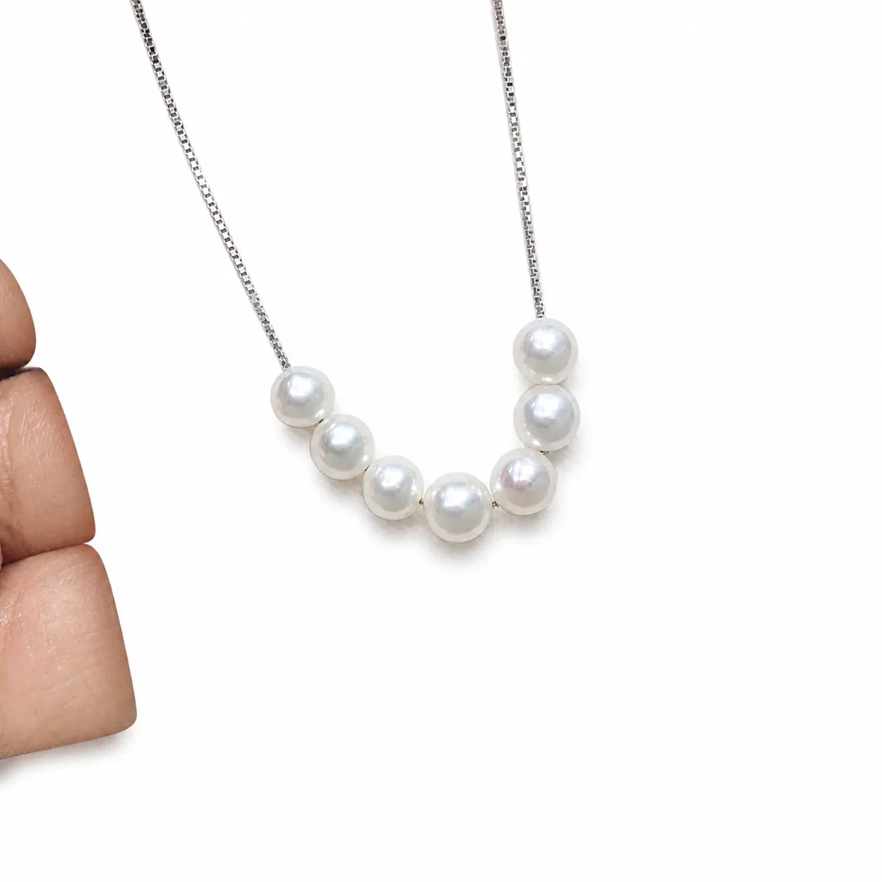 Delicate Seven-Pearl Smile Box Chain Necklace