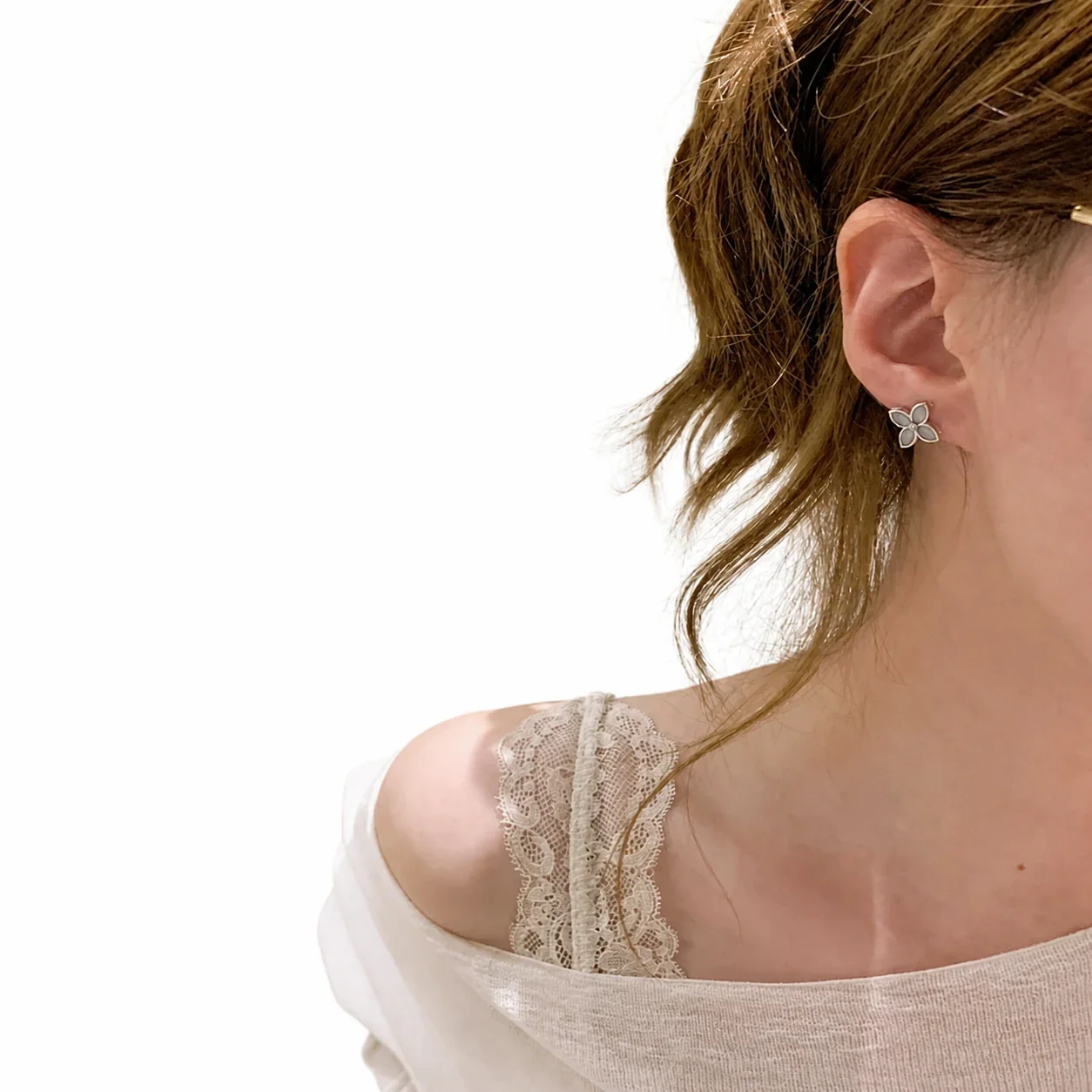 Delicate Silver-Plated Copper Blue Clover Cable Necklace