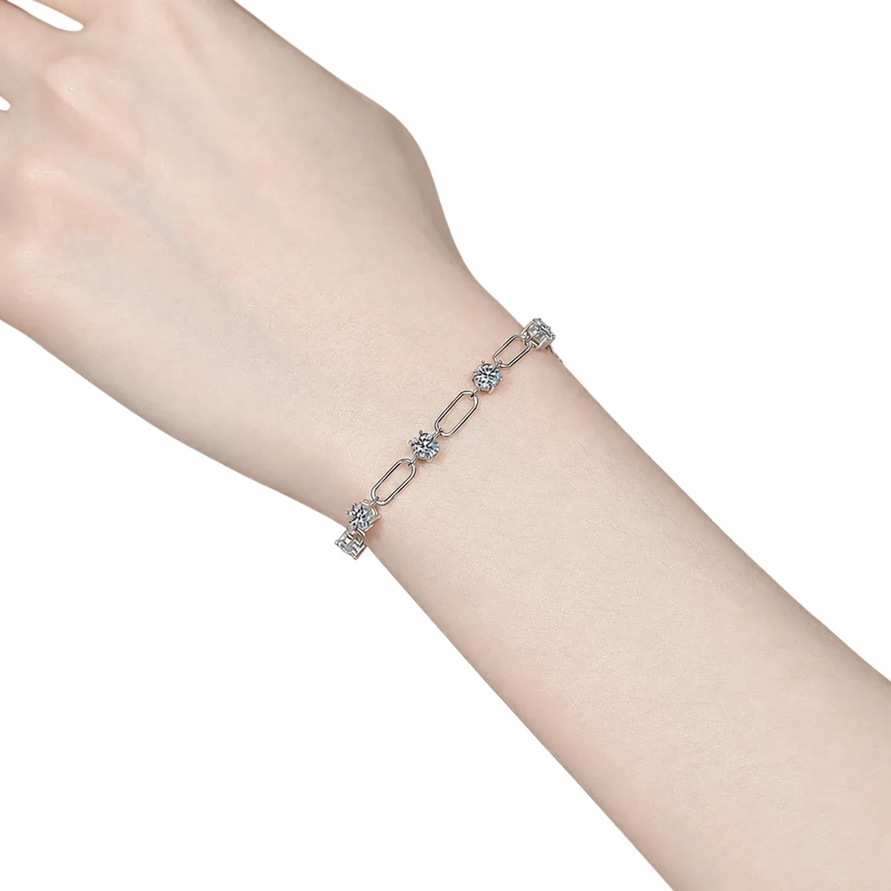Delicate Polished Paperclip Round Moissanite Bracelet