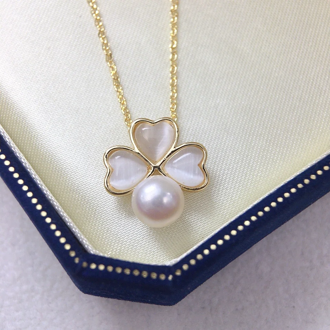 Dainty Gold-Plated Three-Heart Clover Pearl Pendant Necklace