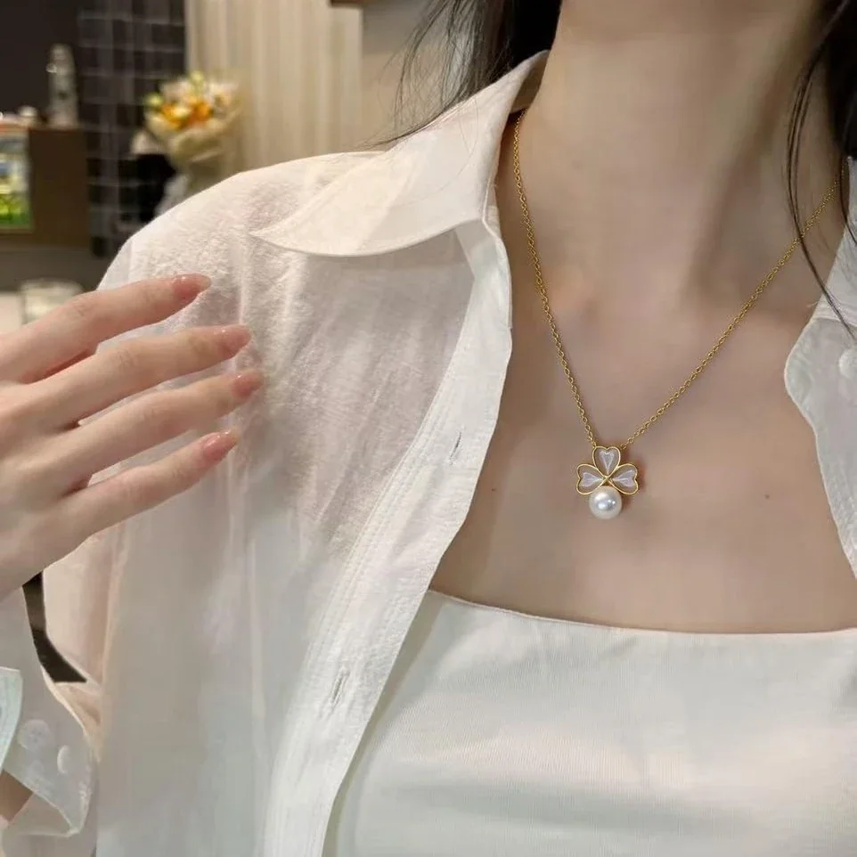 Dainty Gold-Plated Three-Heart Clover Pearl Pendant Necklace