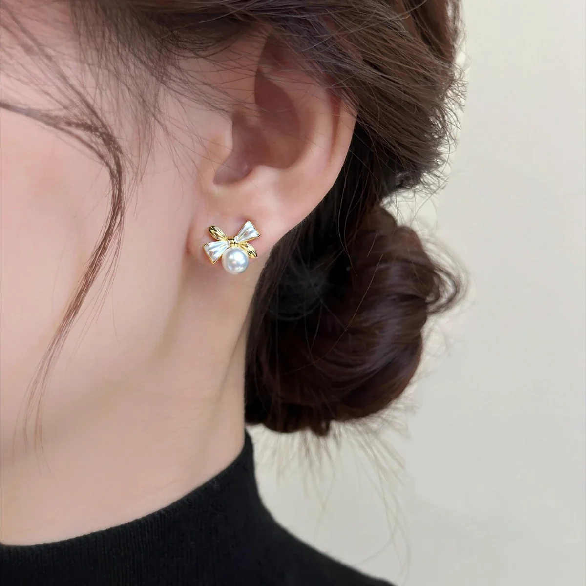 Lustrous Bow-Knot Fluted Leaf Freshwater Pearl Stud Earrings