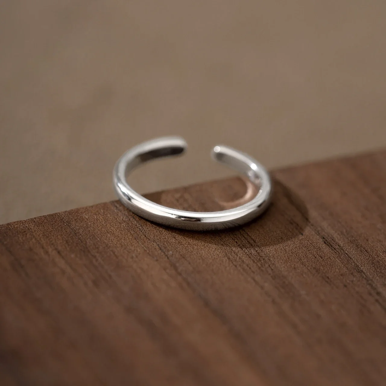 Sleek 925 Sterling Silver Polished Slim Open-Band Ring - Platinum-Tone