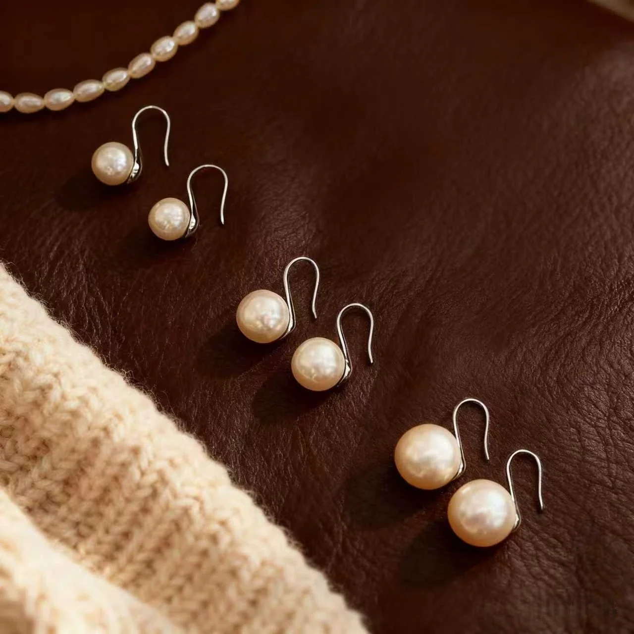 Refined 925 Sterling Silver Round Pearl Fish Hook Earrings - Gold 10 mm
