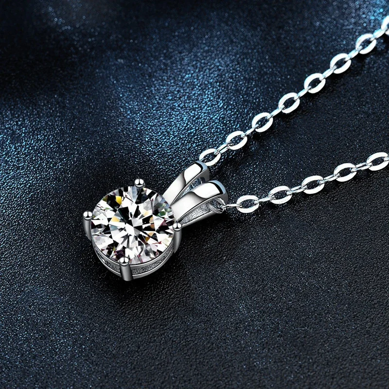 Radiant 925 sterling silver Round Four-Prong Pendant Necklace