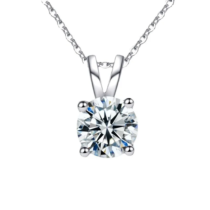 Radiant 925 sterling silver Round Four-Prong Pendant Necklace - Silver