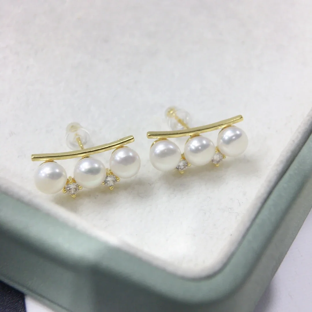 Curved Triple-Pearl Freshwater Pearl Bar Stud Earrings