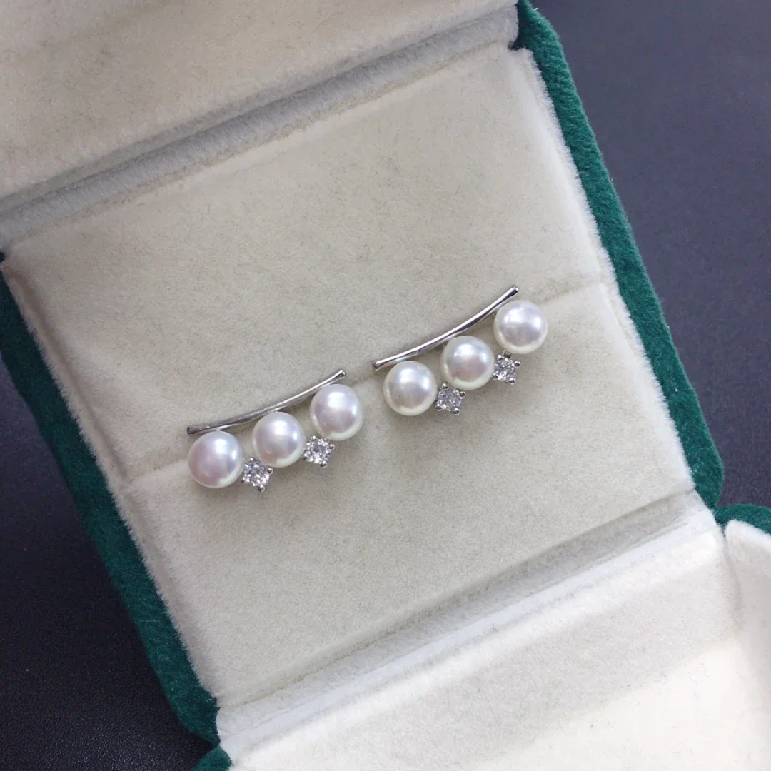 Curved Triple-Pearl Freshwater Pearl Bar Stud Earrings