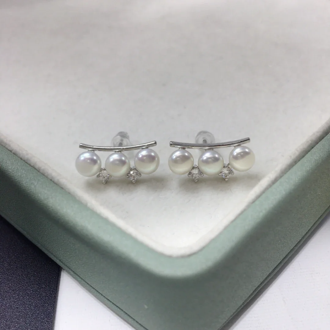 Curved Triple-Pearl Freshwater Pearl Bar Stud Earrings - Silver