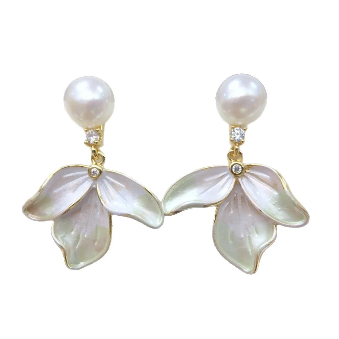Iridescent Three-Petal Gold-Plated Freshwater Pearl Earrings