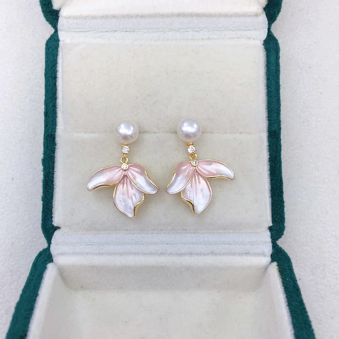 Iridescent Three-Petal Gold-Plated Freshwater Pearl Earrings