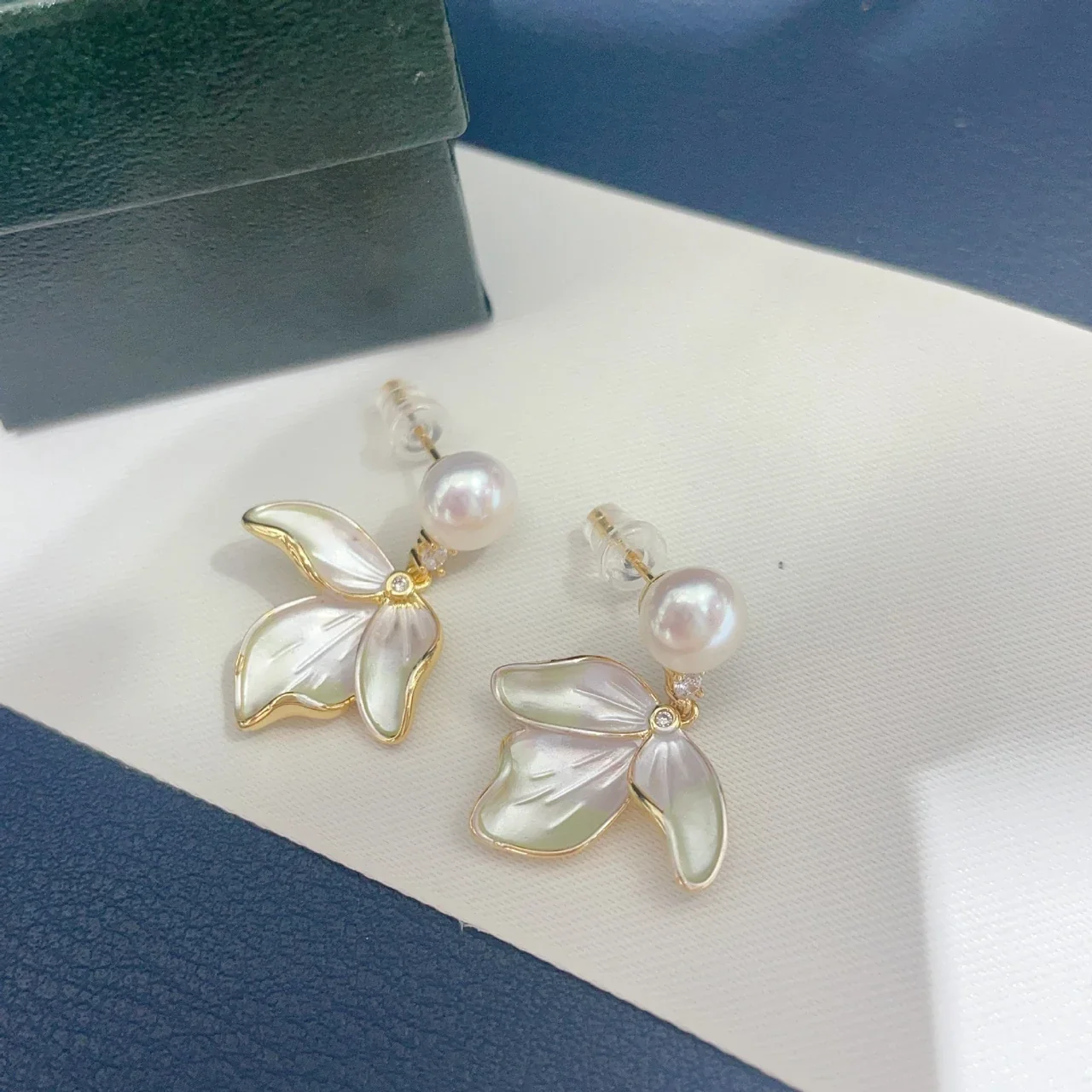 Iridescent Three-Petal Gold-Plated Freshwater Pearl Earrings