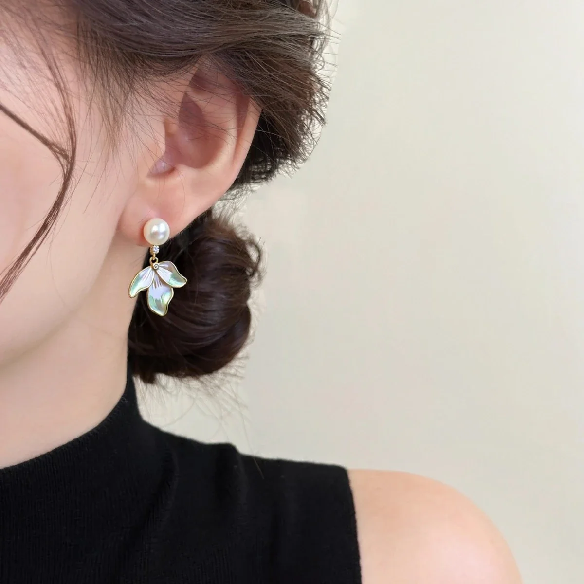Iridescent Three-Petal Gold-Plated Freshwater Pearl Earrings