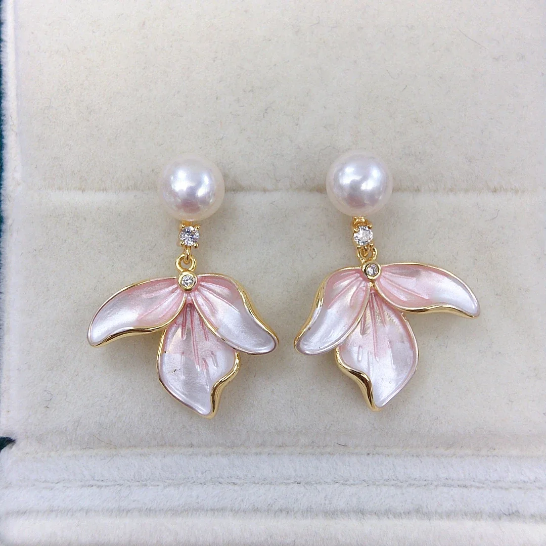 Iridescent Three-Petal Gold-Plated Freshwater Pearl Earrings - Pink