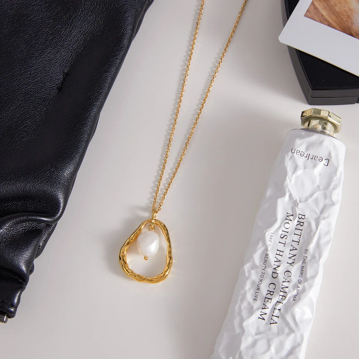 Organic Stainless Steel Hammered Oval Freshwater Pearl Necklace