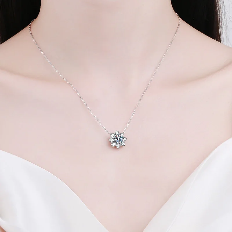 Radiant Prong-Set Eight-Petal 925 Sterling Silver Necklace