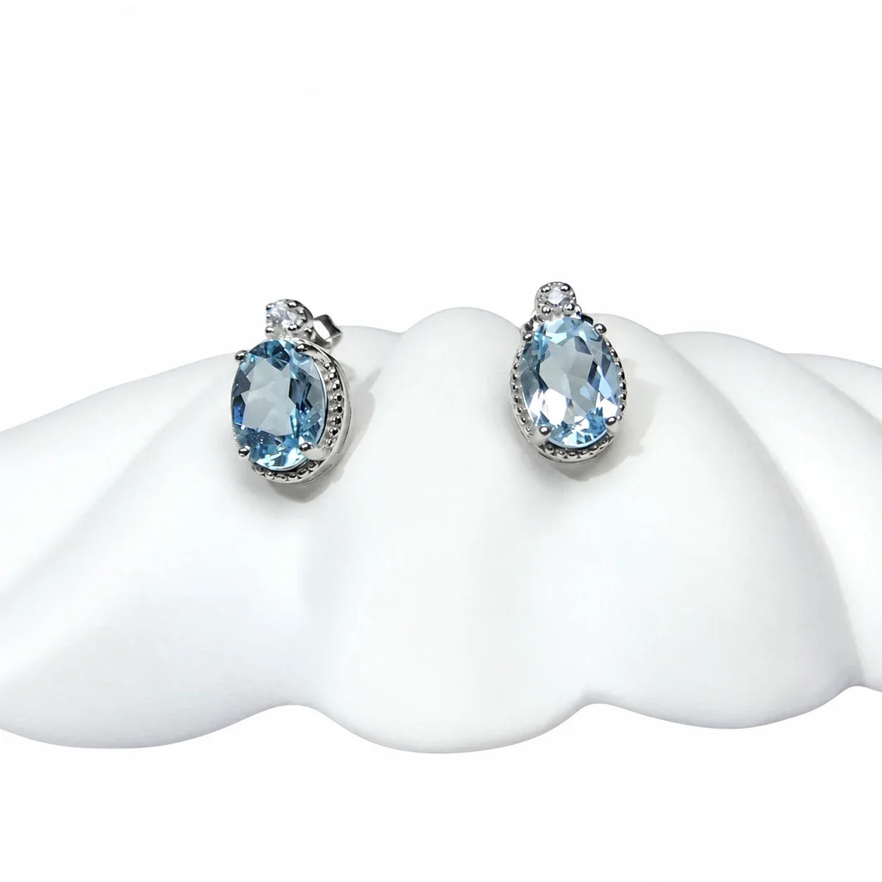 Luminous 925 Sterling Silver Oval Aquamarine Halo Stud Earrings