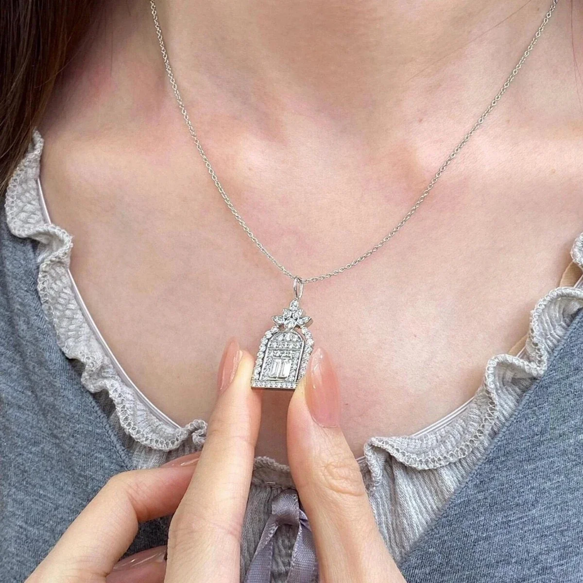Ornate High-Polish 925 Sterling Silver Castle Arch Pendant Necklace