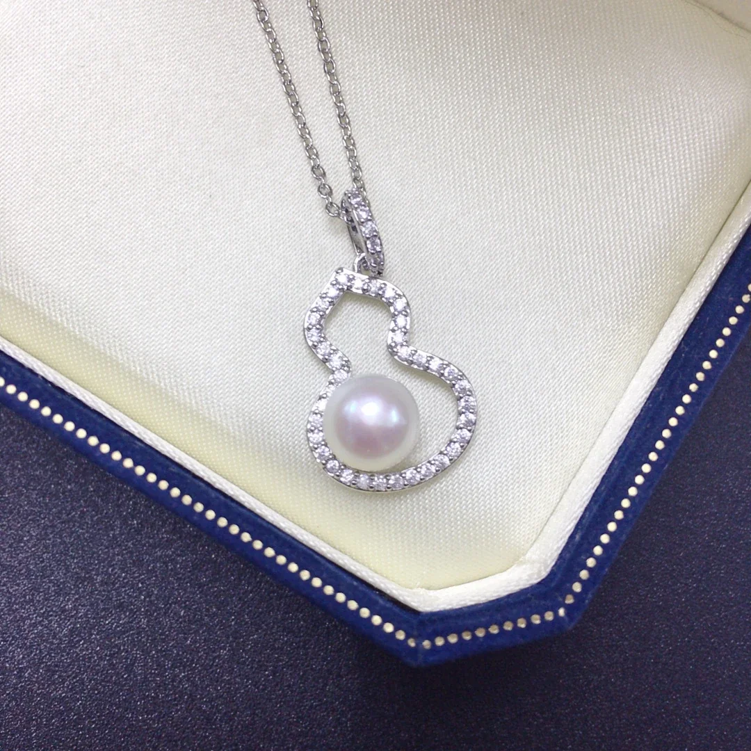 Graceful Gold-Plated Gourd Pavé Pearl Pendant Necklace
