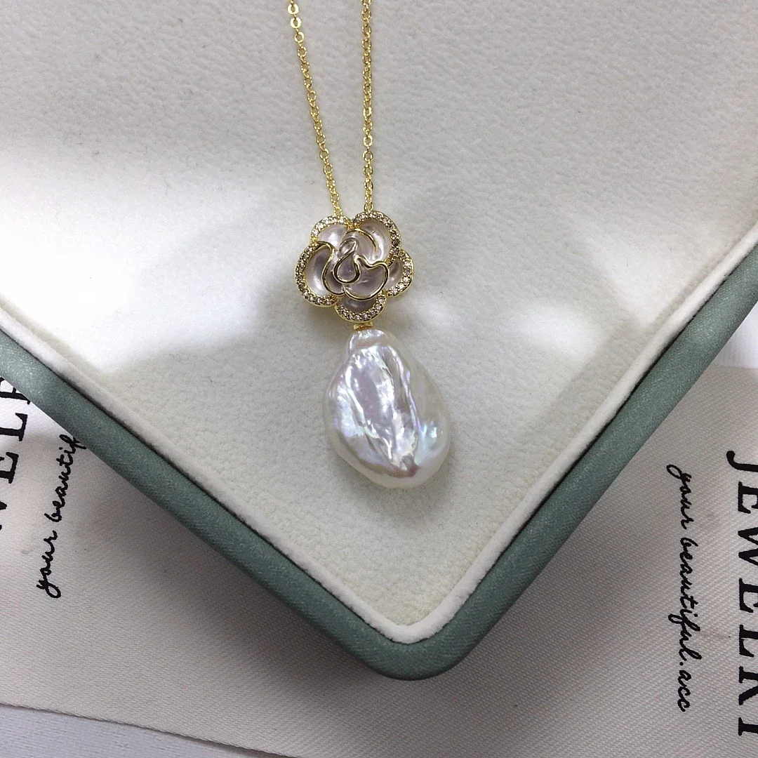 Ornate Gold-Plated Openwork Camellia Pearl Pendant Necklace