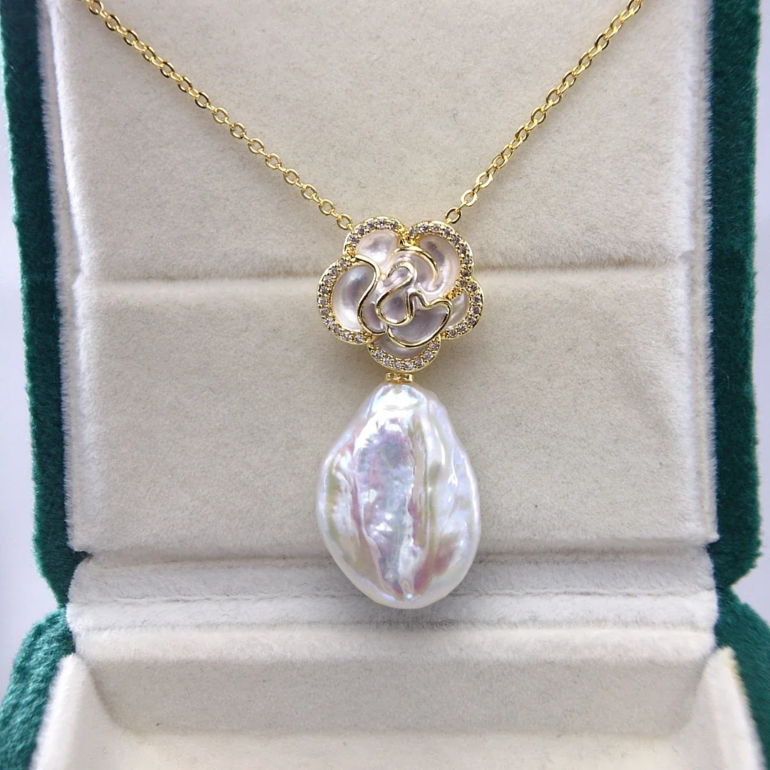 Ornate Gold-Plated Openwork Camellia Pearl Pendant Necklace - Gold