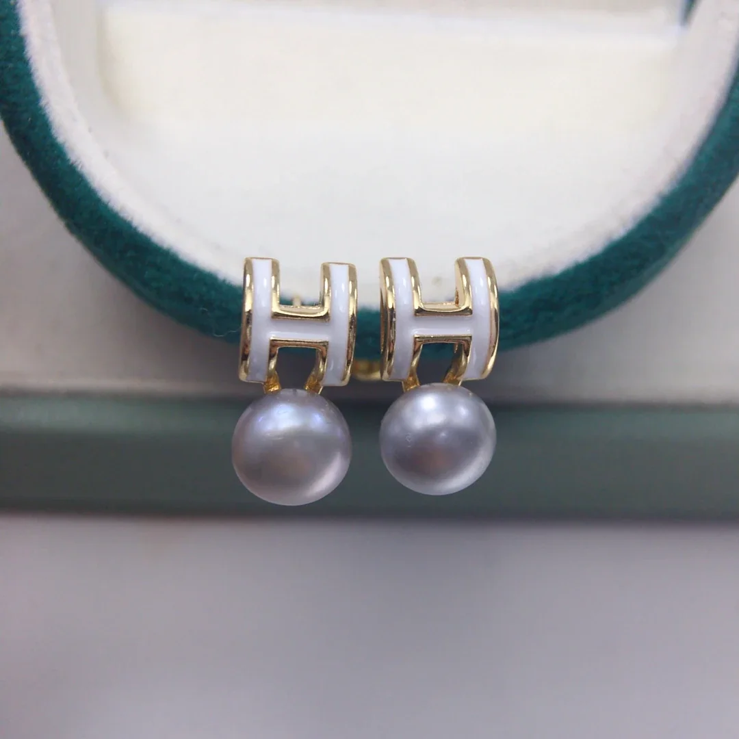 Polished Gold-Plated H Motif Freshwater Pearl Stud Earrings - Gray