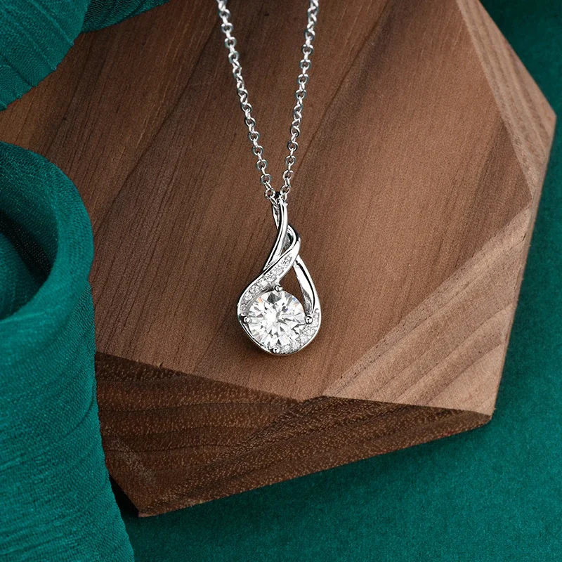 Twisted 925 Sterling Silver Pavé Moissanite Teardrop Necklace