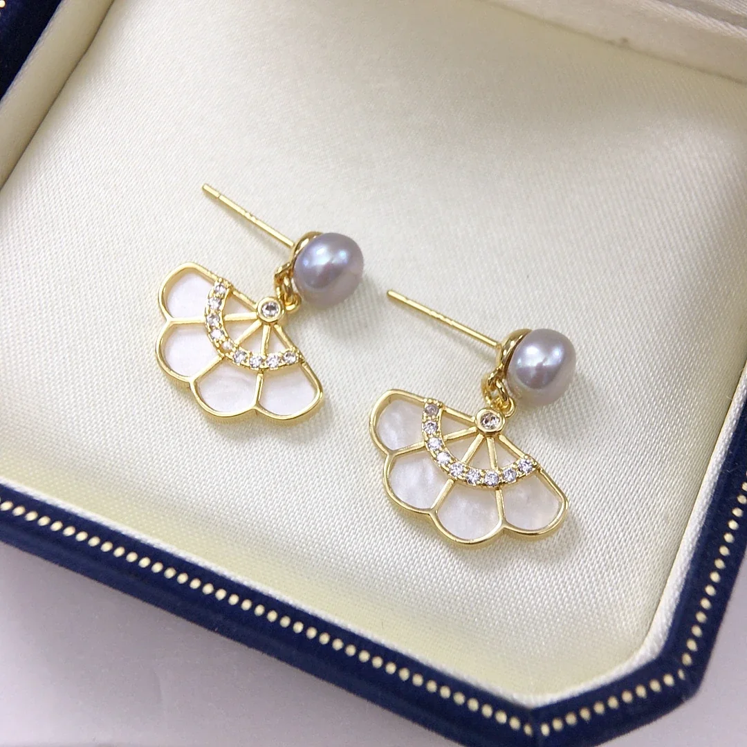 Delicate Gold-Plated Fan Petal Freshwater Pearl Drop Earrings - Gray