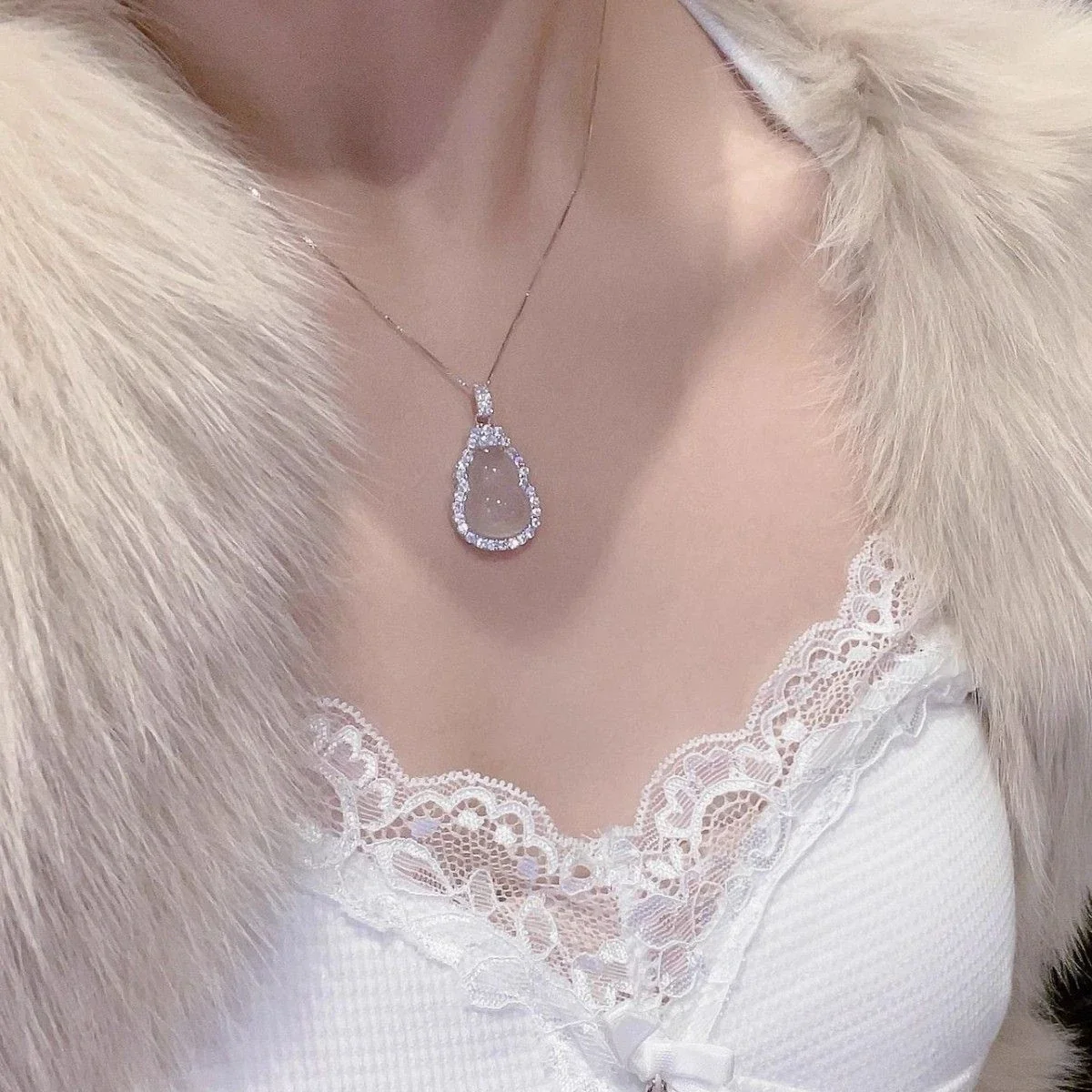 Luminous Gourd 925 Sterling Silver Pavé Halo Necklace