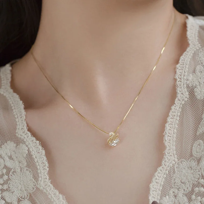 Delicate Swan 925 Sterling Silver Pavé Box Chain Necklace