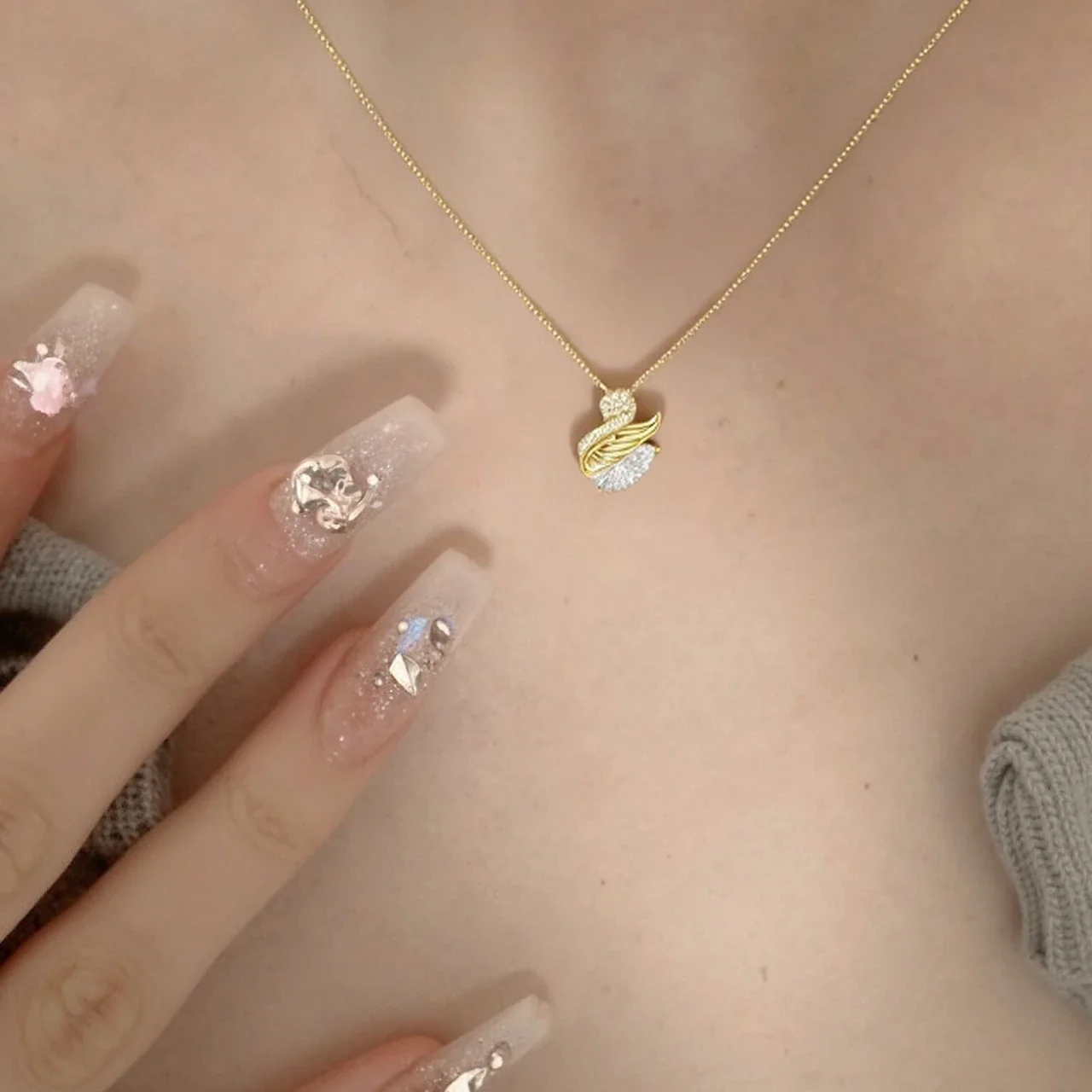 Delicate Swan 925 Sterling Silver Pavé Box Chain Necklace