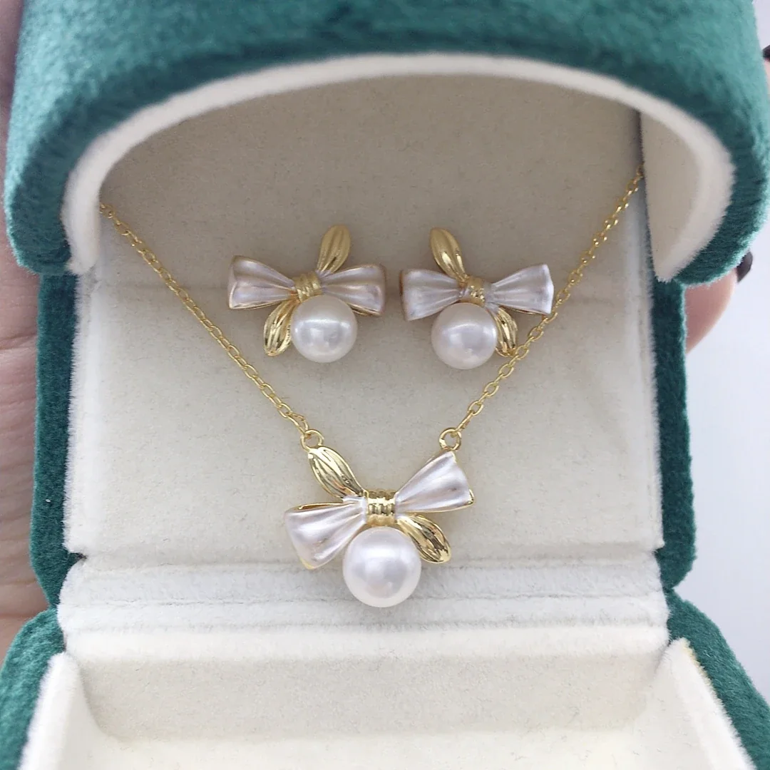 Delicate Gold-Plated Bow Leaf Freshwater Pearl Set