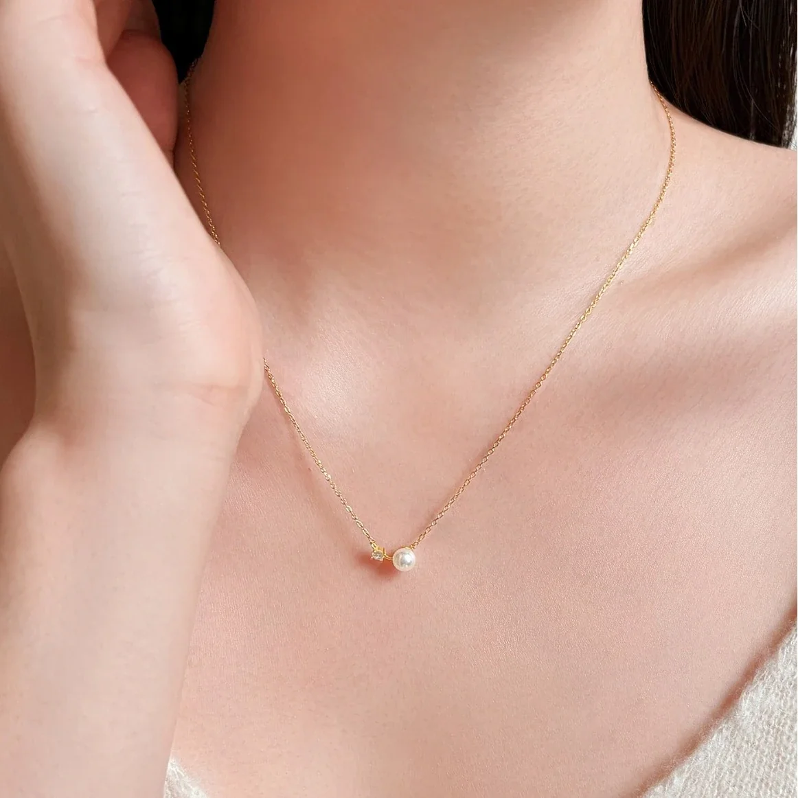 Curved Pearl and Round Crystal 925 Sterling Silver Necklace