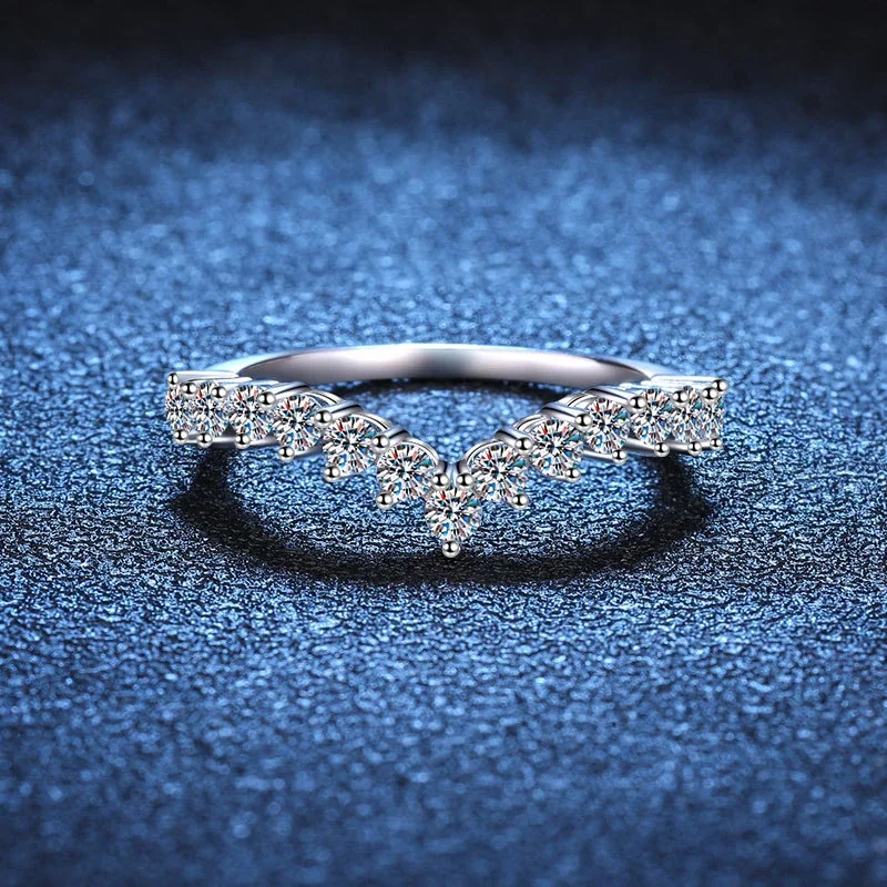 Crownlike 925 Sterling Silver V Prong-Set Moissanite Ring