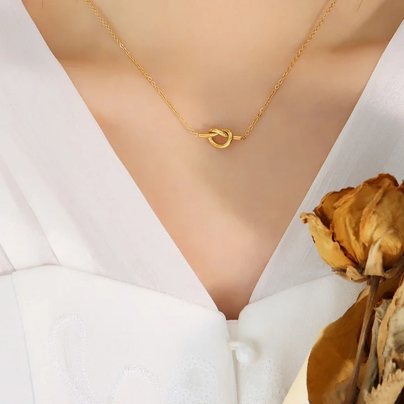 Refined Gold-Plated Knot Bar Stainless Steel Necklace