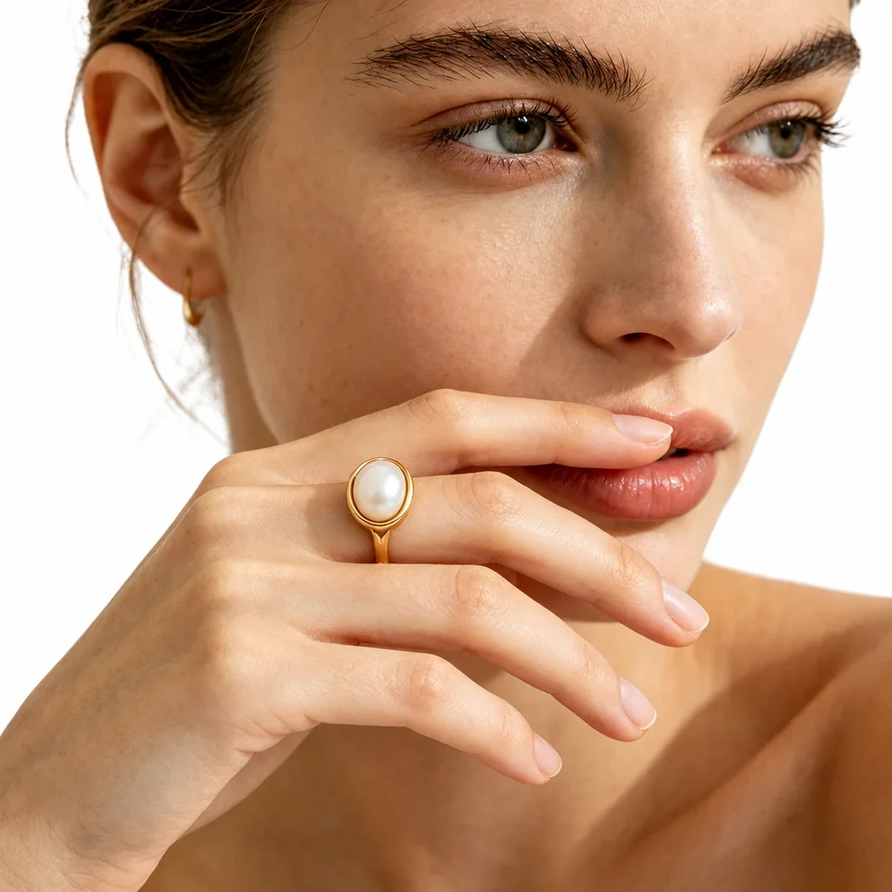 Luminous Gold-Plated Stainless Steel Oval Pearl-effect-Effect Ring