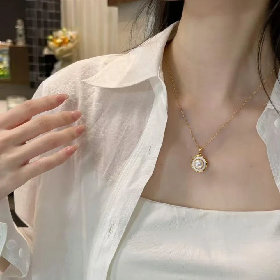 Ornate Gold-Plated Round Halo Freshwater Pearl Pendant