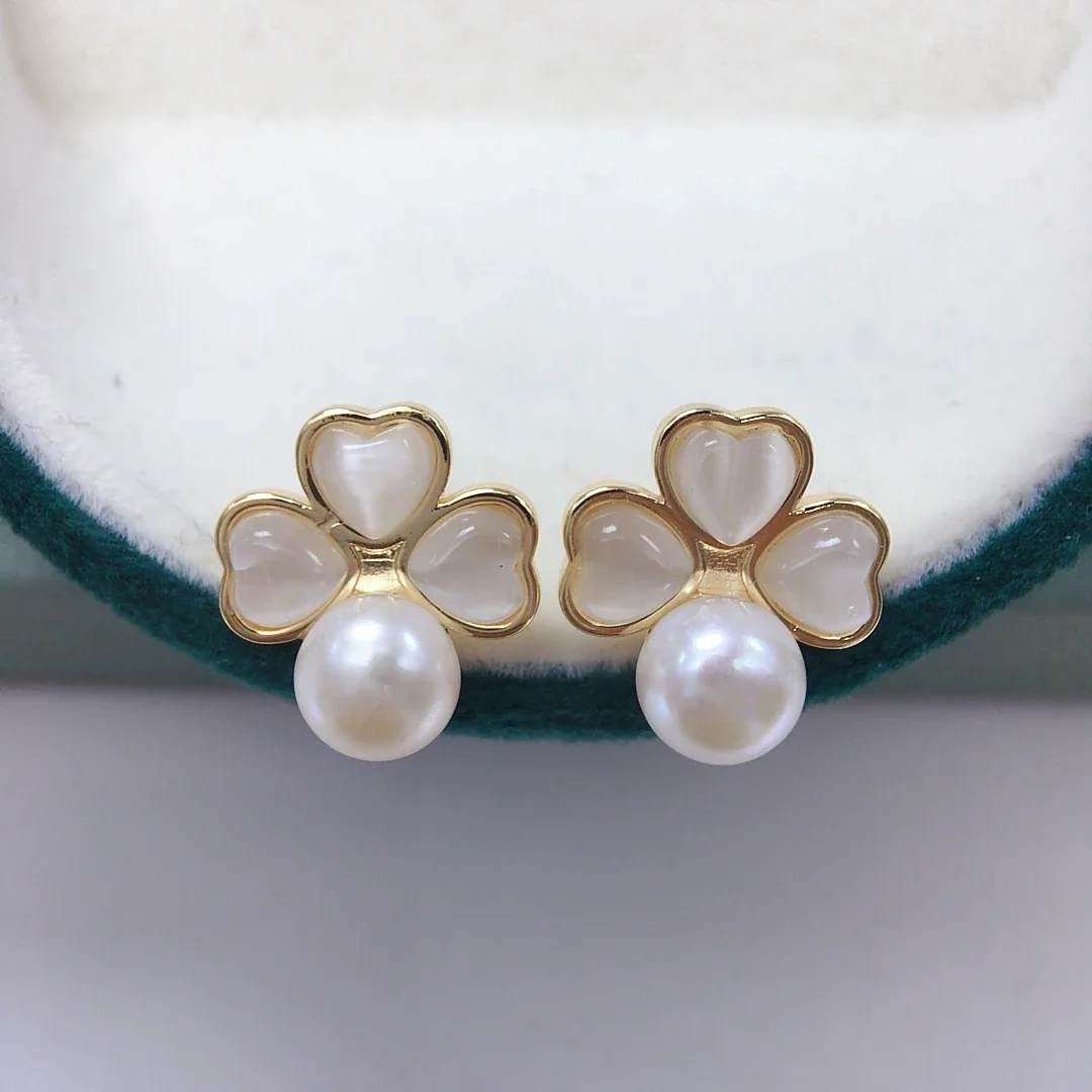 Delicate Gold-Plated Heart Clover Freshwater Pearl Stud Earrings