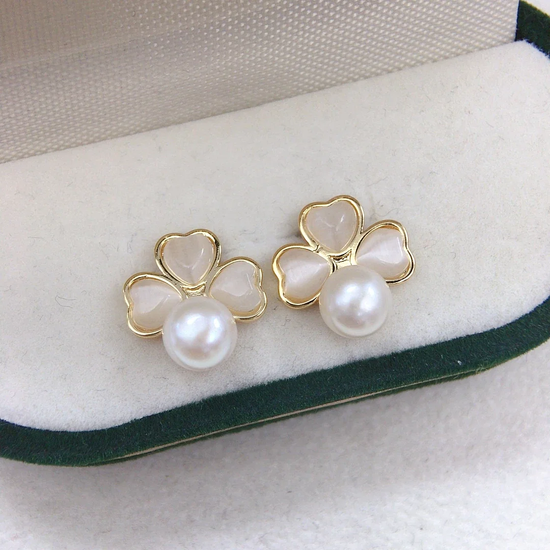 Delicate Gold-Plated Heart Clover Freshwater Pearl Stud Earrings