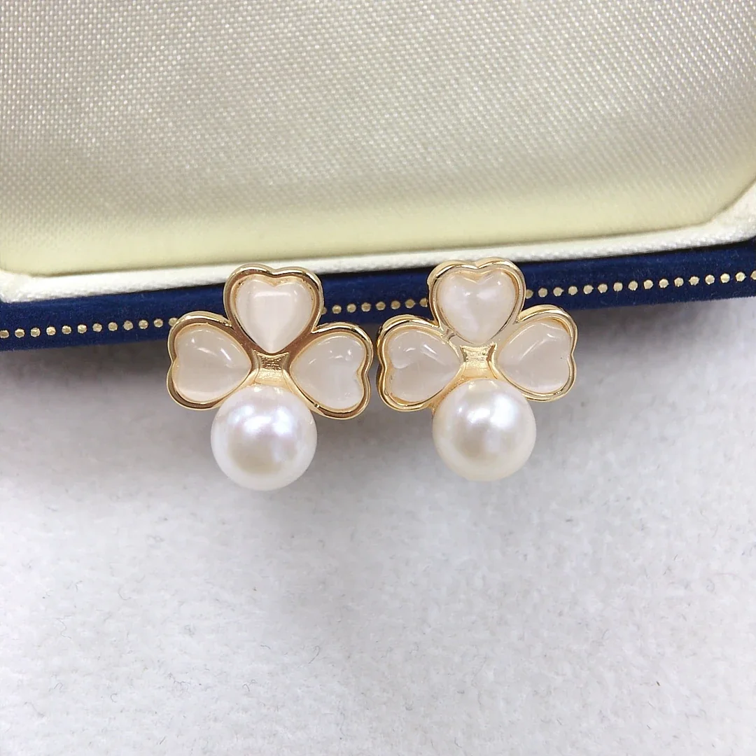 Delicate Gold-Plated Heart Clover Freshwater Pearl Stud Earrings - White