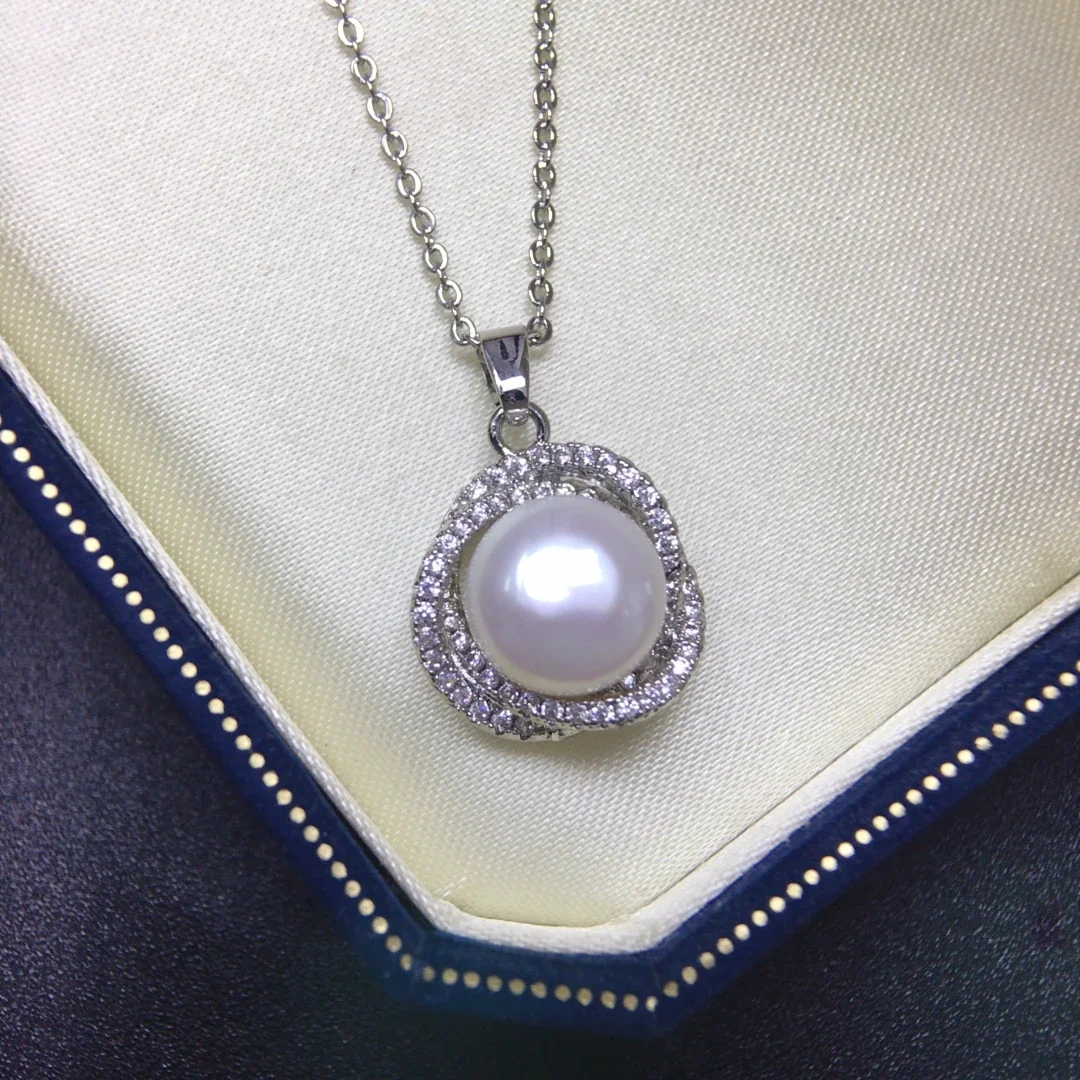 Lustrous Wavy Halo Pearl Pavé Pendant Necklace