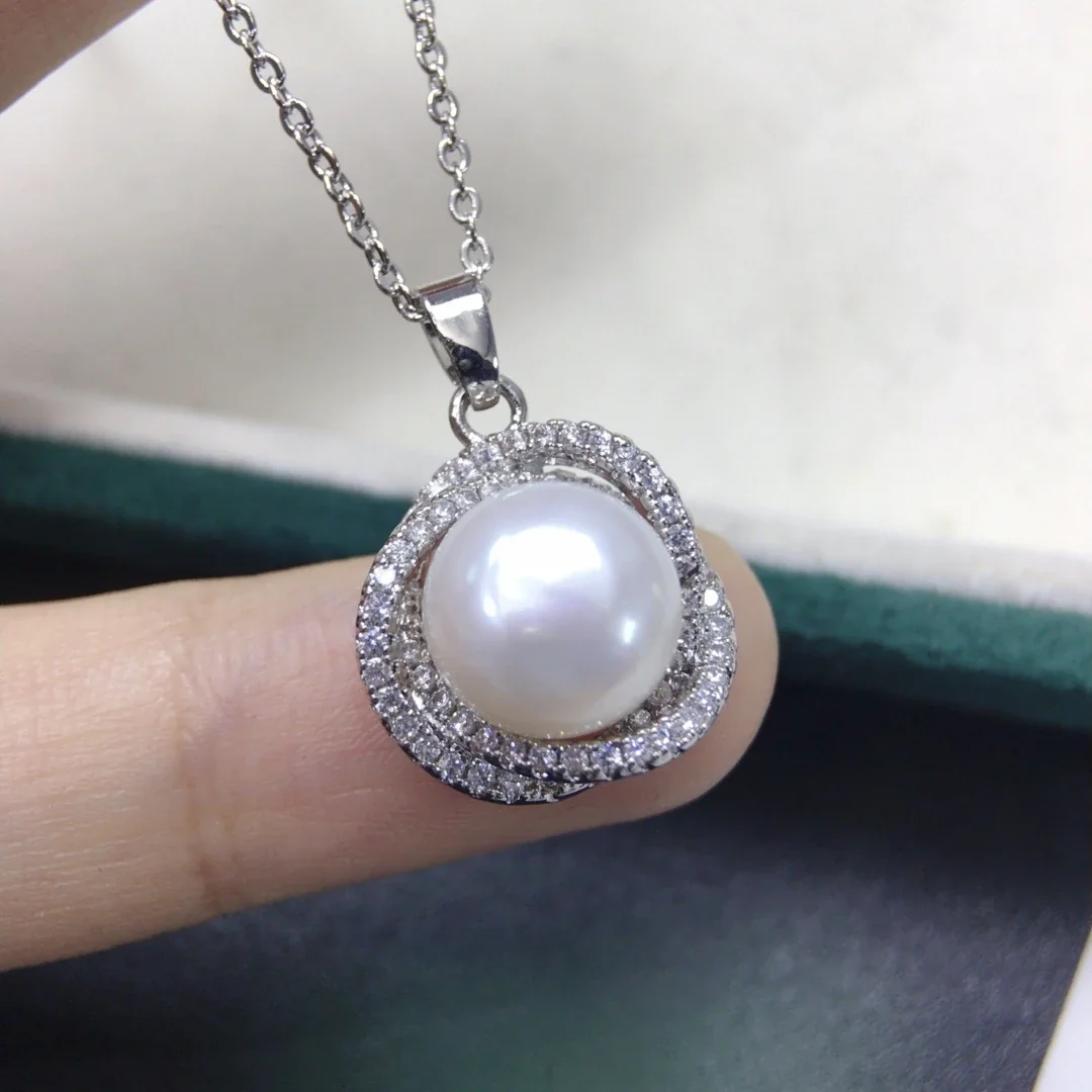 Lustrous Wavy Halo Pearl Pavé Pendant Necklace - Silver
