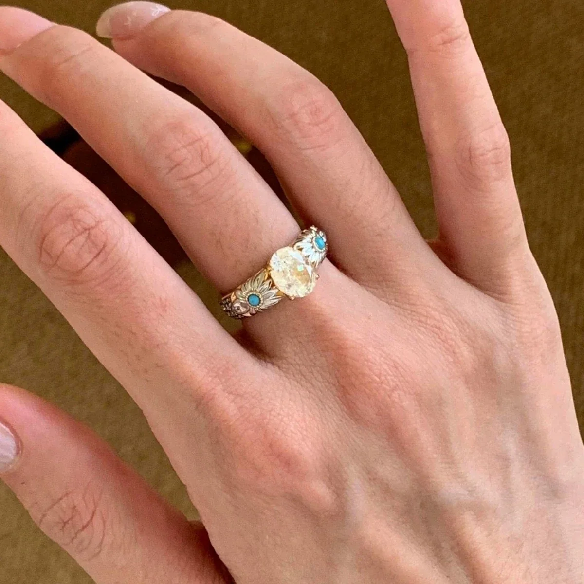 Vintage Oval Crystal Daisy Silver-Plated Copper Ring