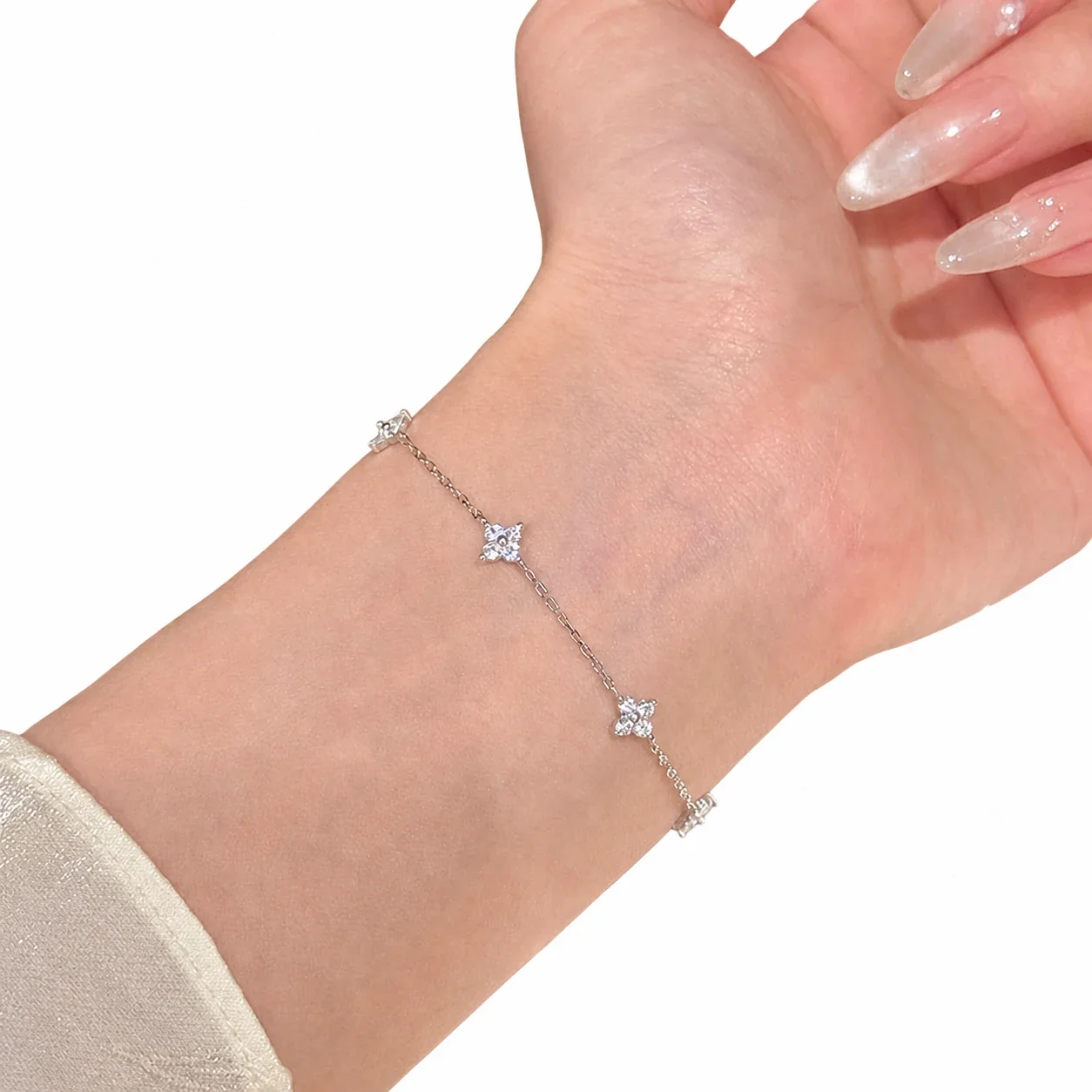Delicate 925 Sterling Silver Clover CZ Station Bracelet - Silver
